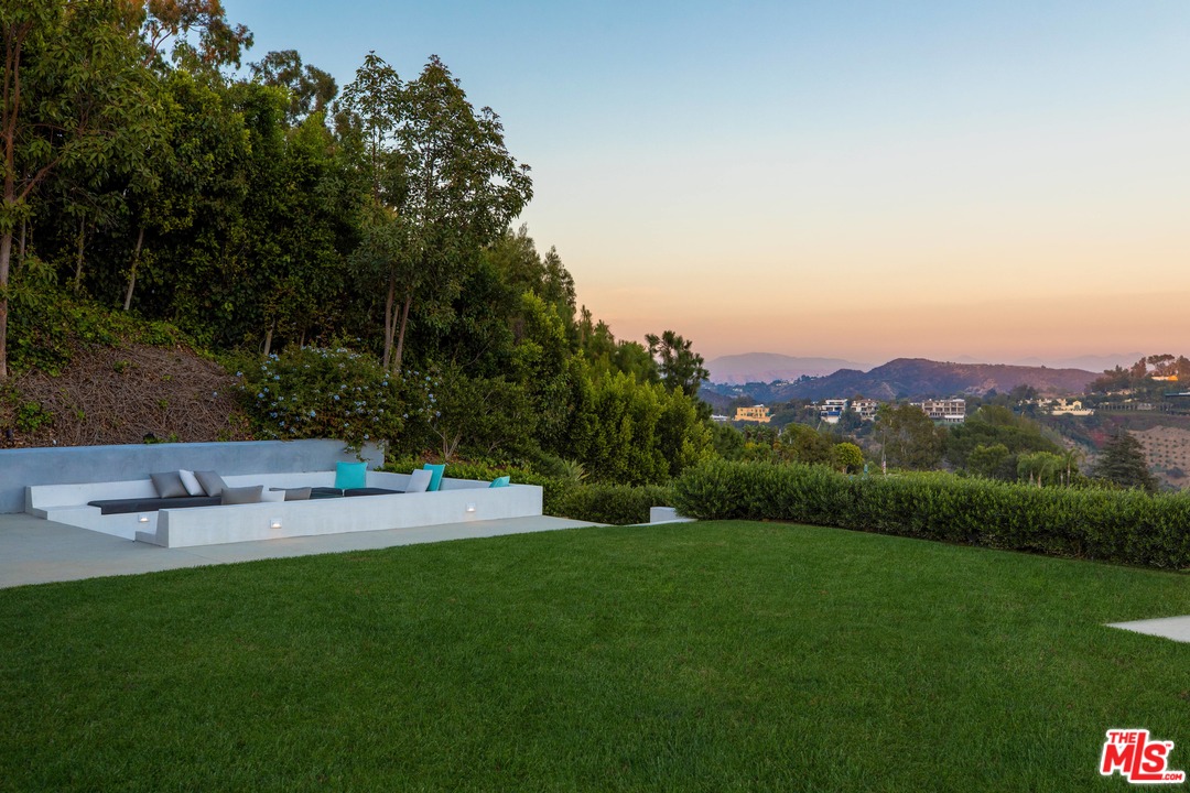 1126 Stradella Road Los Angeles, CA 90077 - Photo 36 of 40