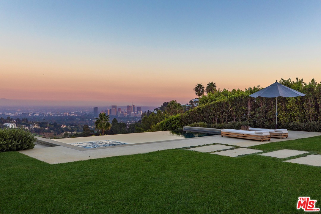 1126 Stradella Road Los Angeles, CA 90077 - Photo 5 of 40