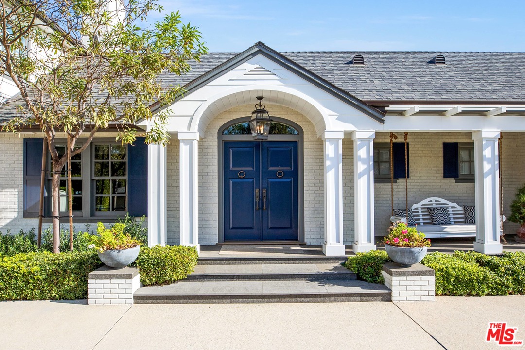 1126 Stradella Road Los Angeles, CA 90077 - Photo 10 of 40