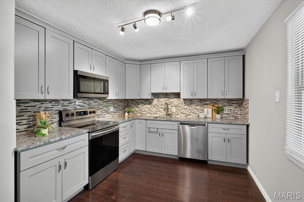 10915 Ridge Forest Drive St. Louis, MO 63123 - Photo 11 of 35