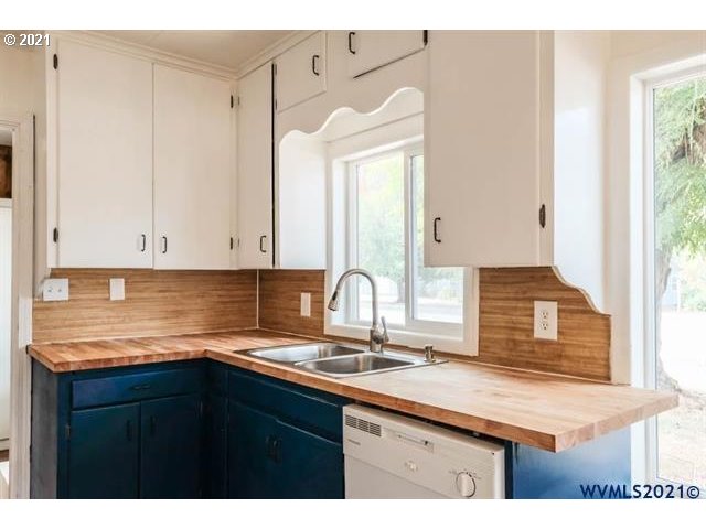 1023 Mountain View Road Sweet Home, OR 97386 - Photo 4 of 32 Gallery Image 4