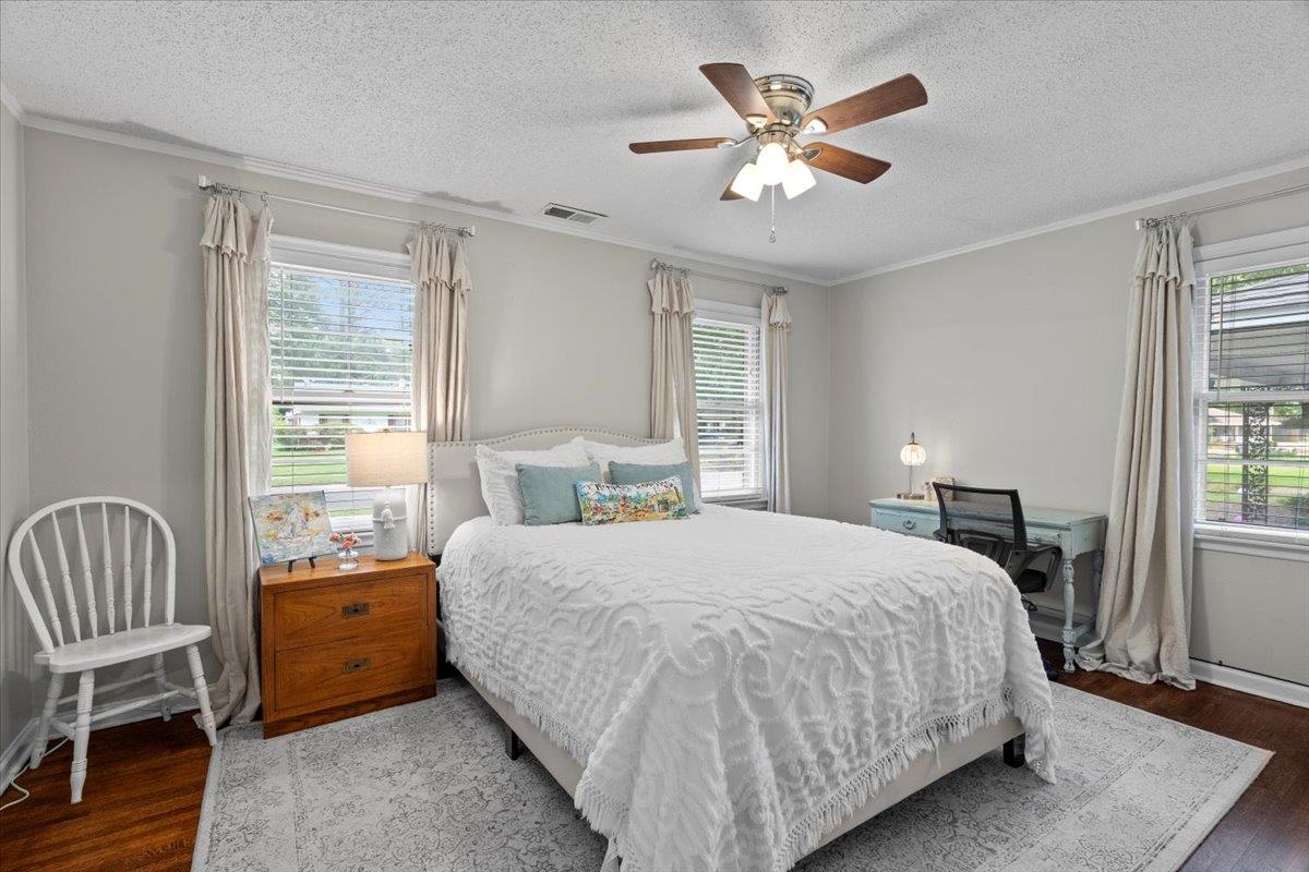 4491 Garnett Road Memphis, TN 38117 - Photo 19 of 32 Hardwood flooring complementing neutral wall tones