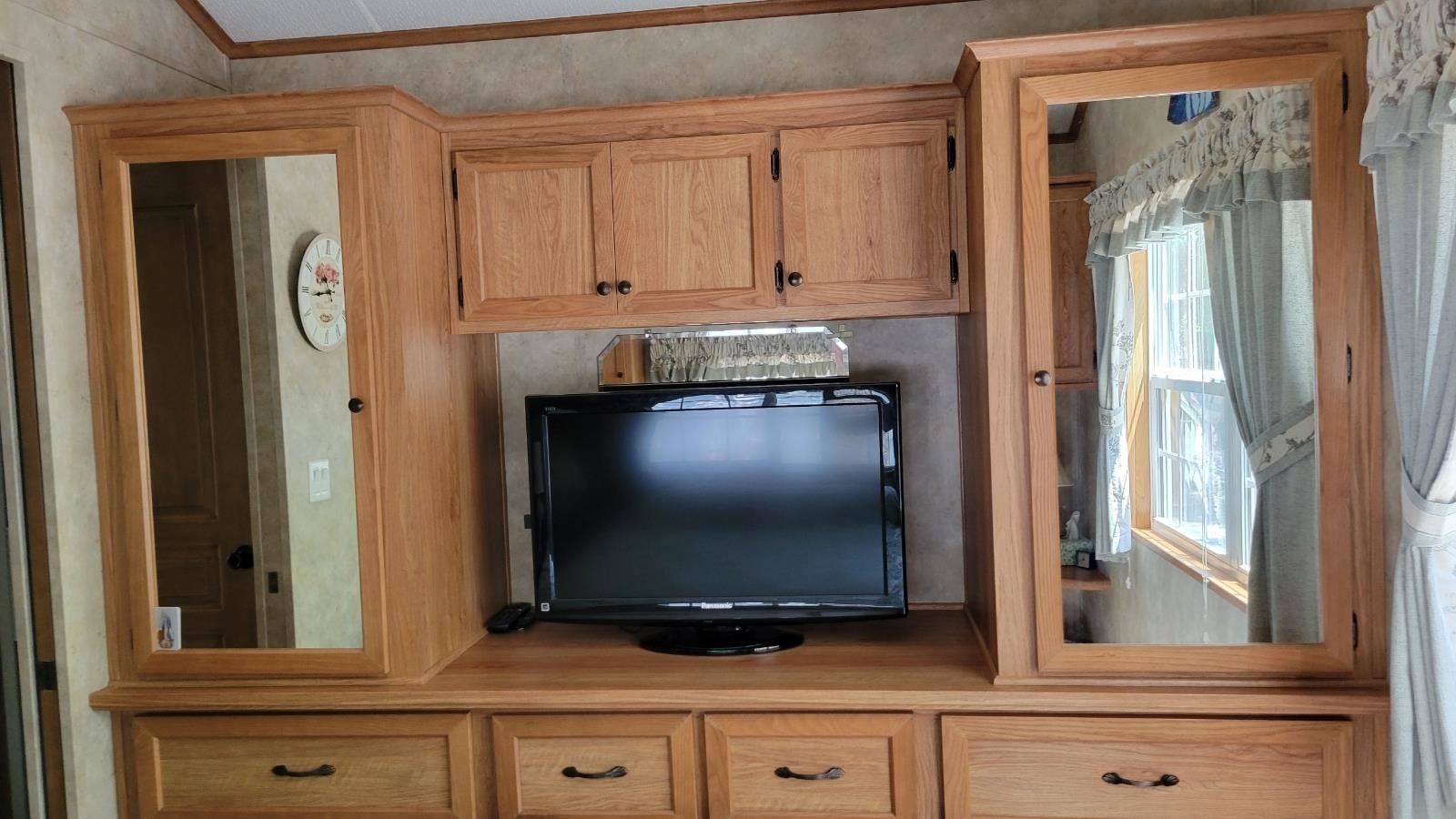 561 Corsons Tavern Road Ocean View, NJ 08230 - Photo 21 of 31 a living room with a flat screen tv and a window