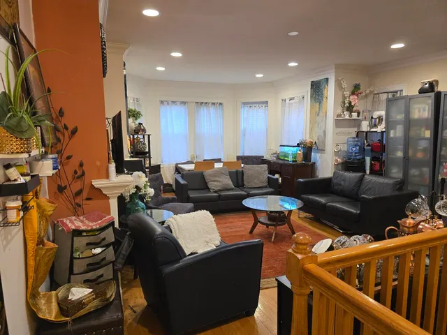 $1,599,000 | 6337 North Oakley Avenue, Chicago, IL 60659