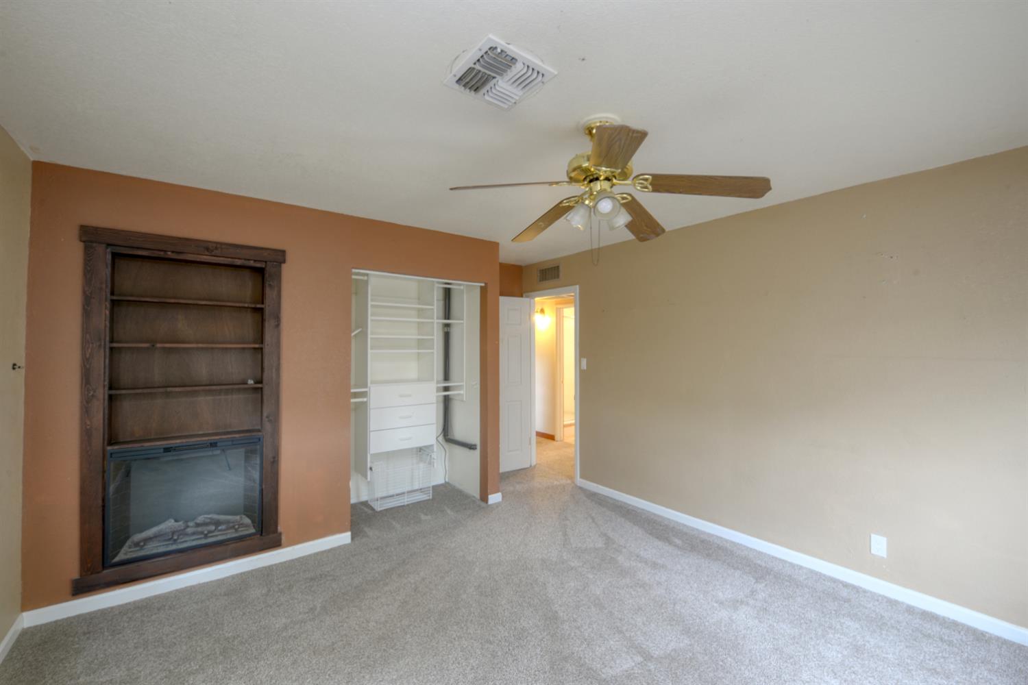 2931 East Marshall Road Patterson, CA 95363 - Photo 18 of 54 1st Bedroom with Heatilator fireplace and ceiling fan