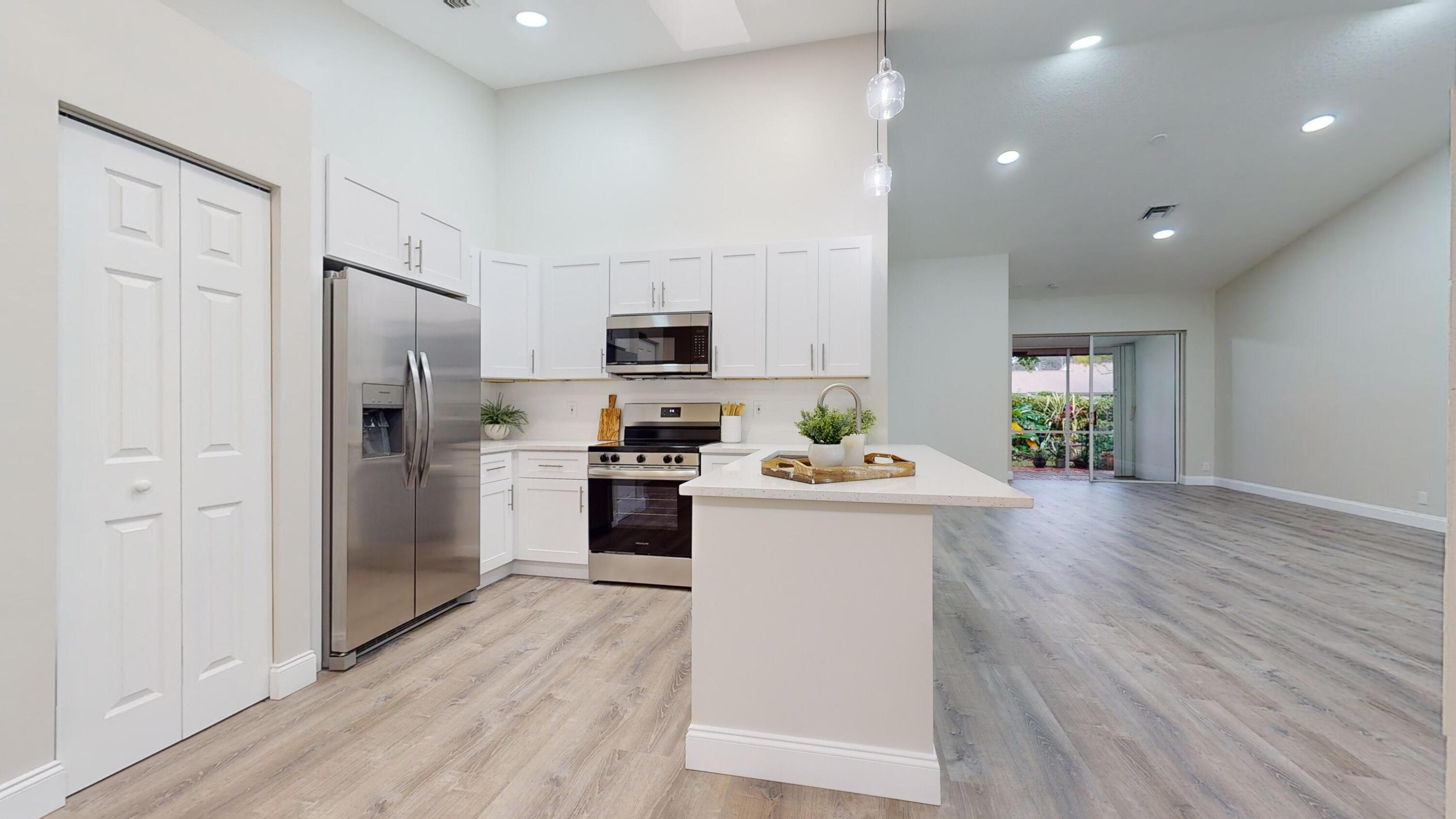 8214 Vía Di Veneto Boca Raton, FL 33496 - Photo 2 of 33 Kitchen