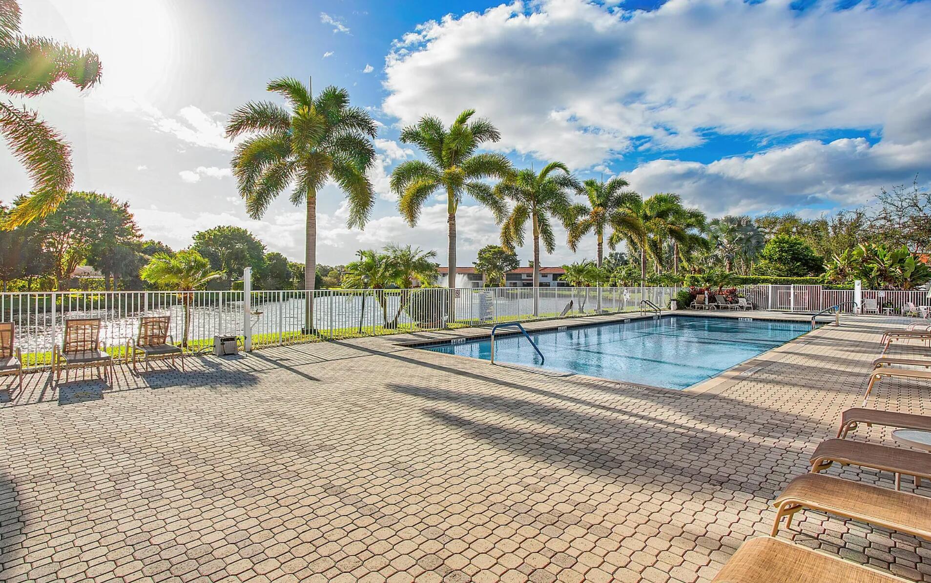 8214 Vía Di Veneto Boca Raton, FL 33496 - Photo 30 of 33 Pool area