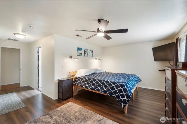 $1,100,000 | 2219 Key Peninsula Highway Southwest, Lakebay, WA 98349