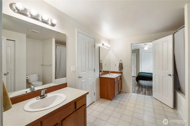 $1,100,000 | 2219 Key Peninsula Highway Southwest, Lakebay, WA 98349