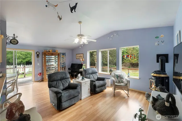 $1,100,000 | 2219 Key Peninsula Highway Southwest, Lakebay, WA 98349