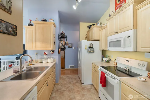 $1,100,000 | 2219 Key Peninsula Highway Southwest, Lakebay, WA 98349