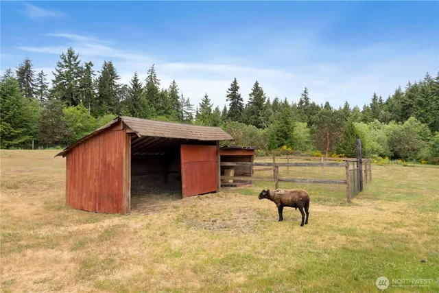 $1,100,000 | 2219 Key Peninsula Highway Southwest, Lakebay, WA 98349