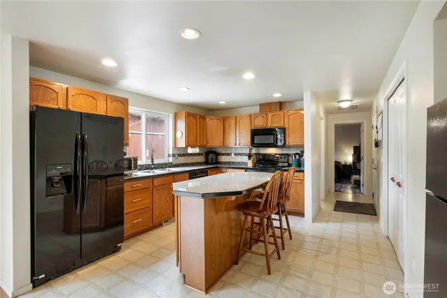 $1,100,000 | 2219 Key Peninsula Highway Southwest, Lakebay, WA 98349