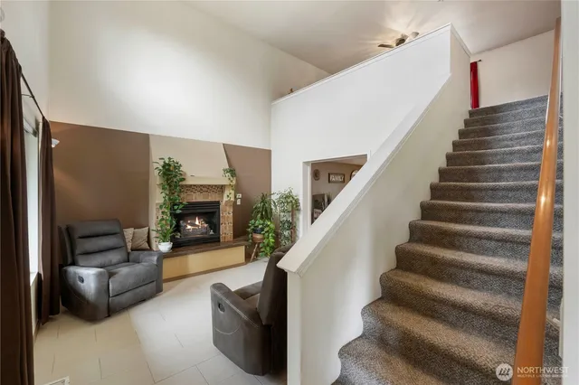 a view of entryway and hall