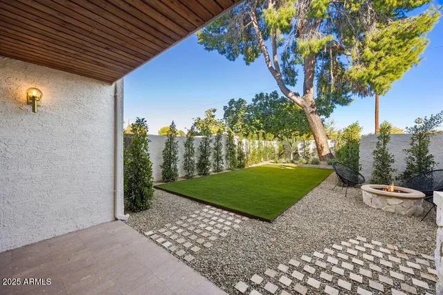 a view of a backyard with garden