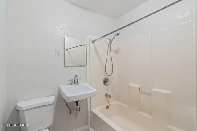 $250,000 | 2950 Craigs Chapel Road, Greenback, TN 37742