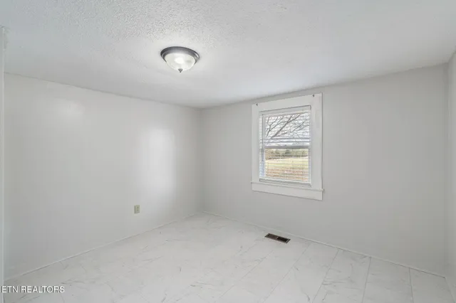 $250,000 | 2950 Craigs Chapel Road, Greenback, TN 37742