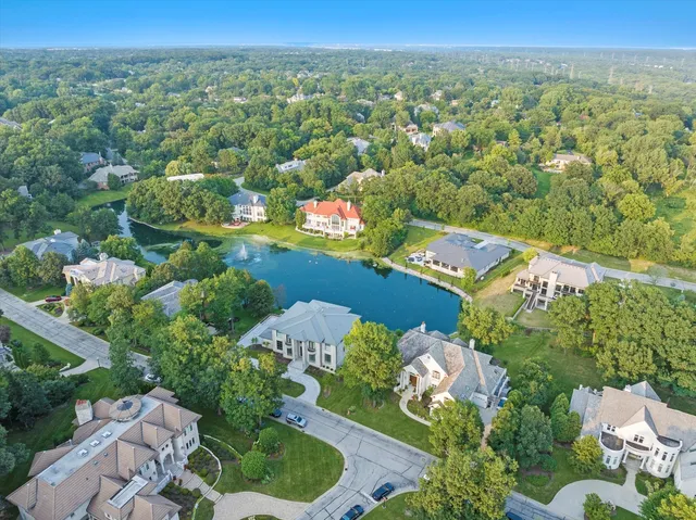 $2,650,000 | 9427 Falling Waters Drive West, Burr Ridge, IL 60527