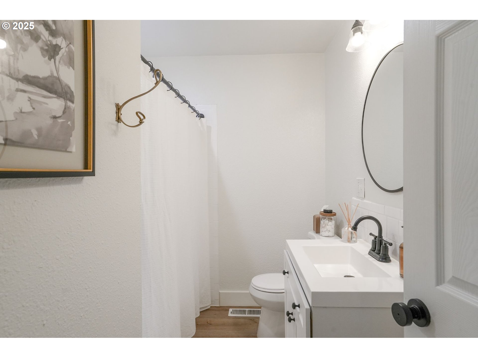 564 Manbrin Drive North Keizer, OR 97303 - Photo 21 of 39 Attached Bathroom #1