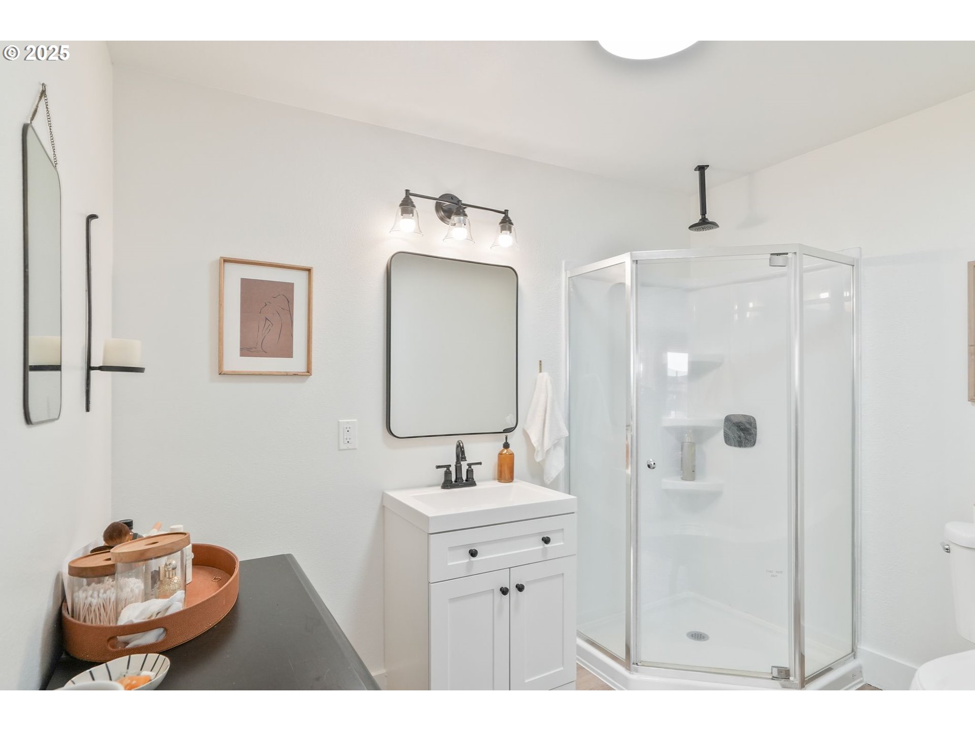 564 Manbrin Drive North Keizer, OR 97303 - Photo 27 of 39 Owner's Suite Bathroom