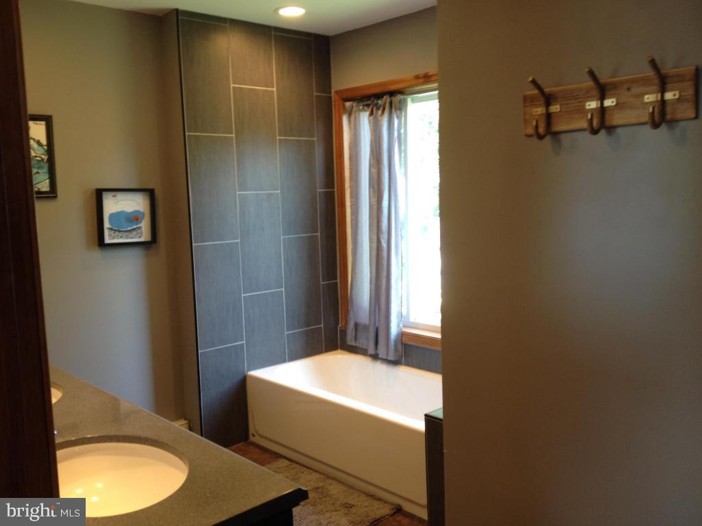 421 Mt Gretna Road Elizabethtown, PA 17022 - Photo 17 of 53 Gallery Image 17