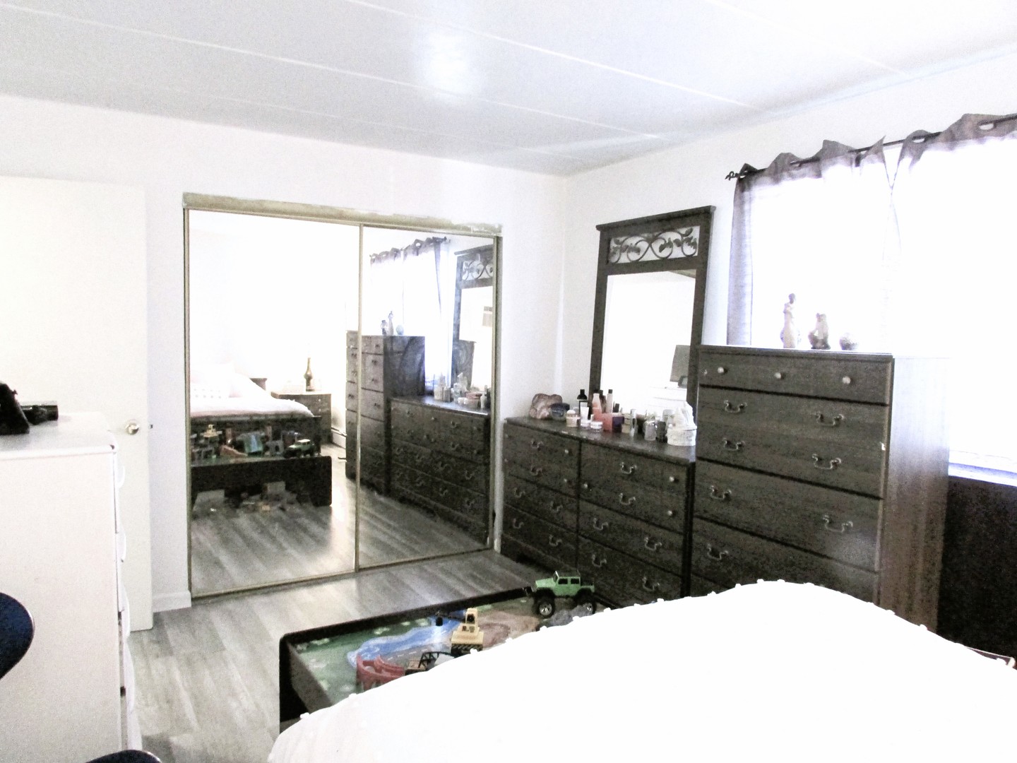 10611 Parkside Avenue, Unit 202 Chicago Ridge, IL 60415 - Photo 15 of 22 a room with a bed window and mirror