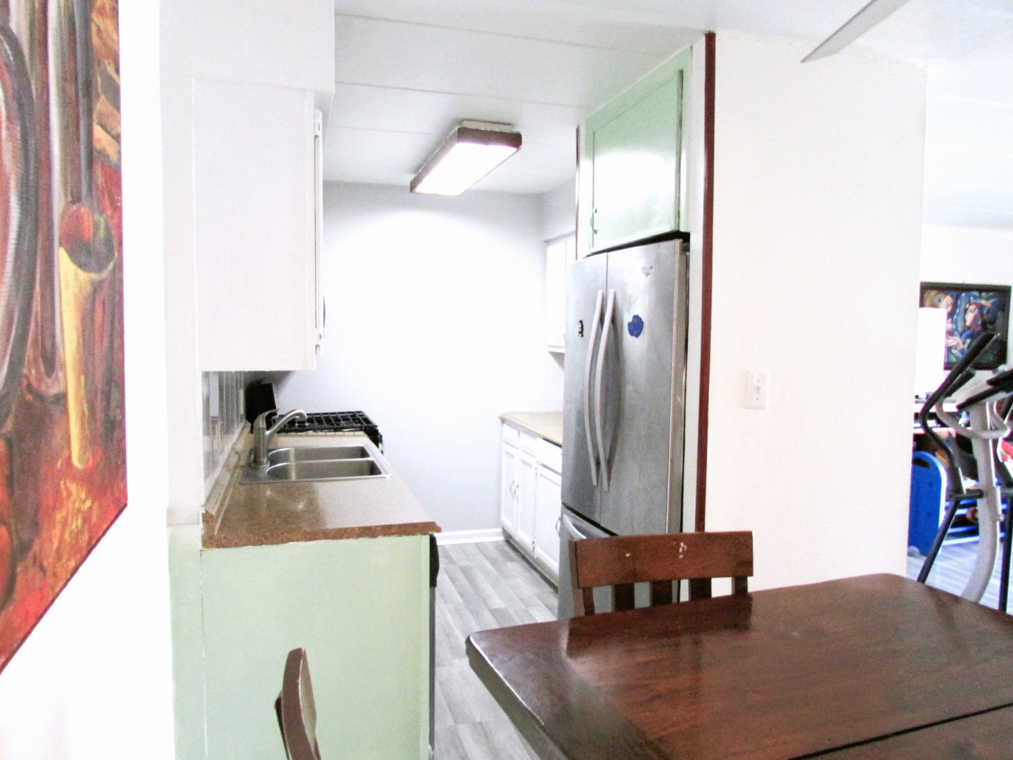 10611 Parkside Avenue, Unit 202 Chicago Ridge, IL 60415 - Photo 4 of 22 a living room with furniture and a table