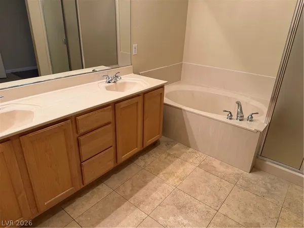 $2,250 | 572 Fox Links Street, Henderson, NV 89012