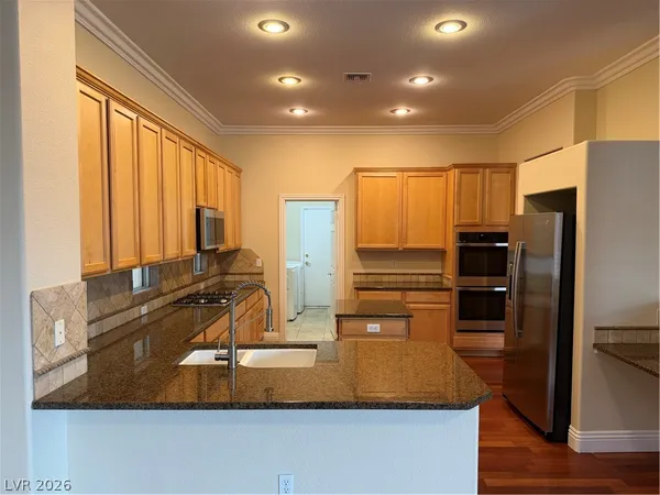 $2,250 | 572 Fox Links Street, Henderson, NV 89012