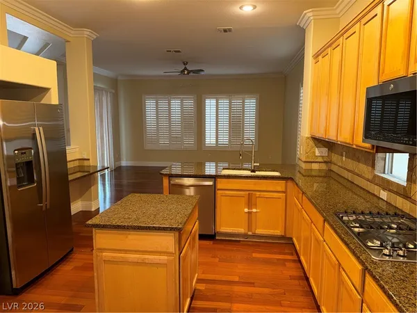 $2,250 | 572 Fox Links Street, Henderson, NV 89012