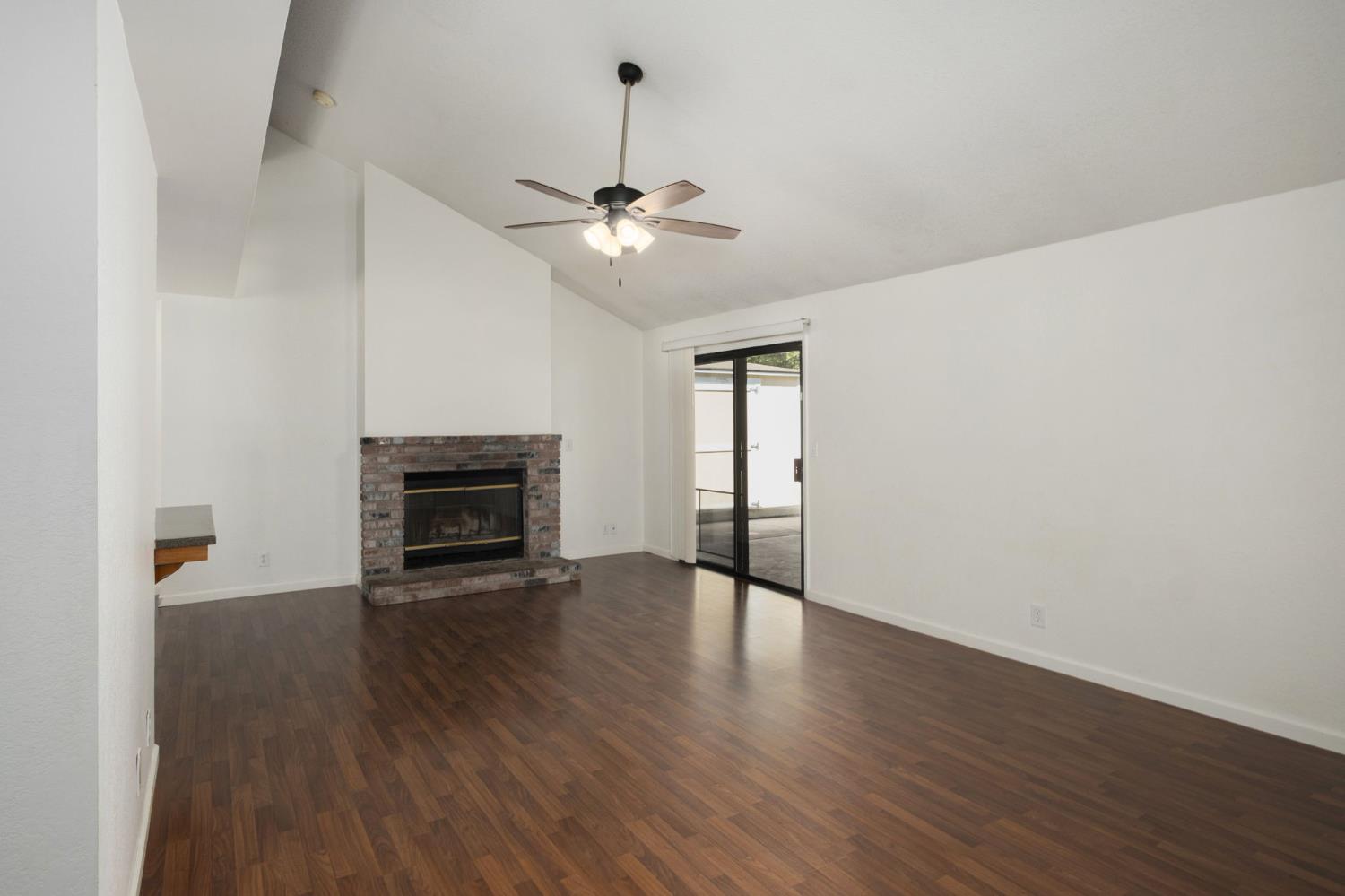 3237 Renn Avenue Clovis, CA 93611 - Photo 9 of 39 Gallery Image 9