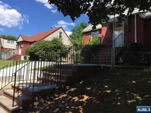 1013 Arlington Road New Milford, NJ 07646 - Photo 2 of 20