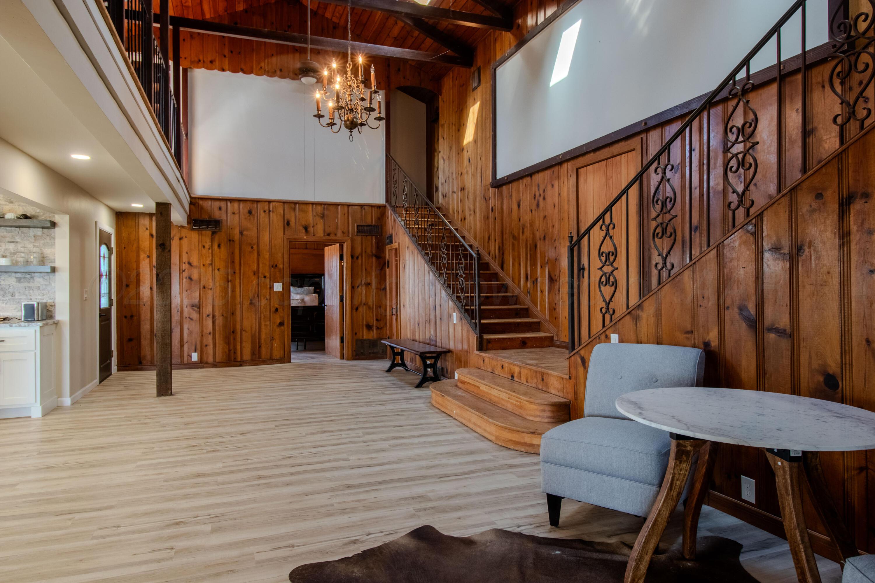 401 10 Bears Trail Howardwick, TX 79226 - Photo 15 of 71 a view of livingroom with furniture and stairs