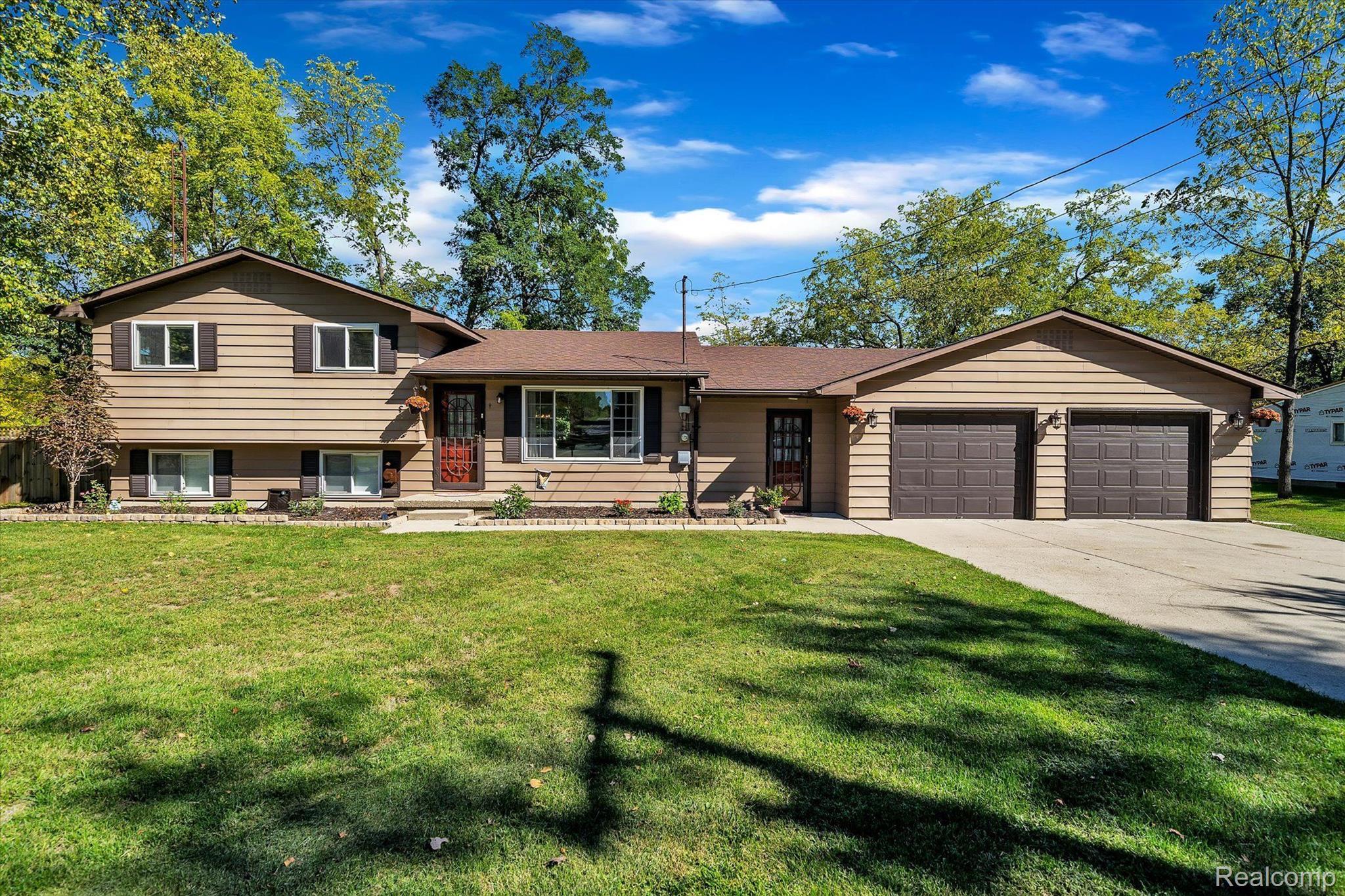 6576 Linden Road Fenton, MI 48430 - Photo 2 of 41 Gallery Image 2