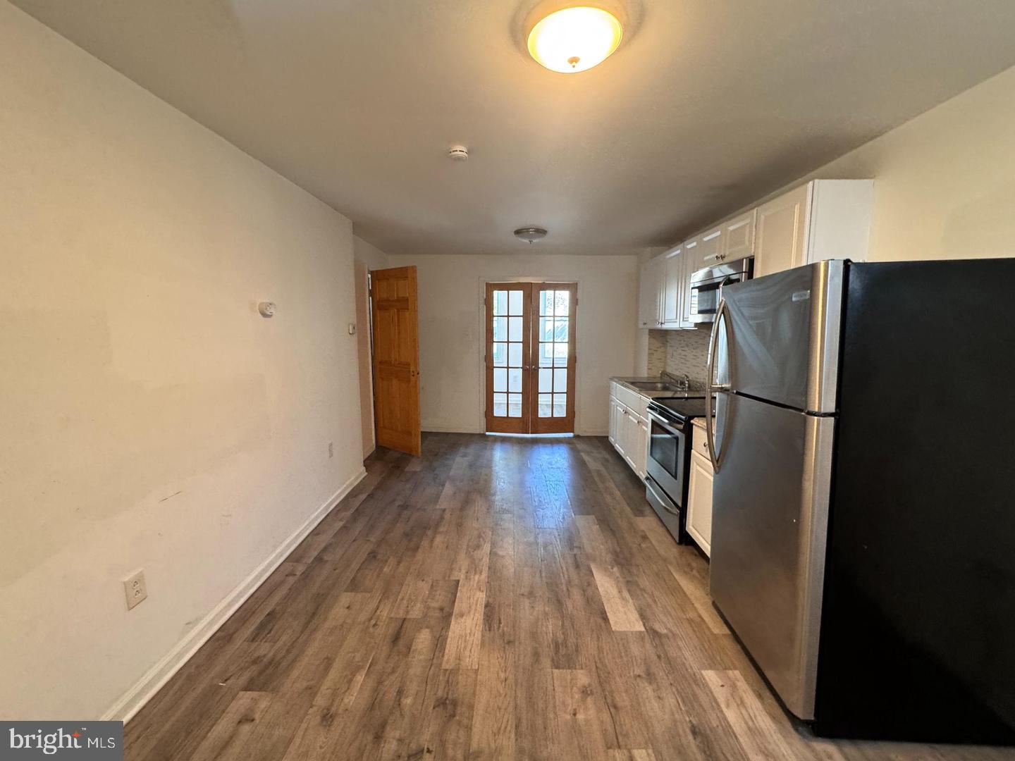 2050 Reed Street Philadelphia, PA 19146 - Photo 9 of 23 UNIT 1: KITCHEN/LIVING SPACE