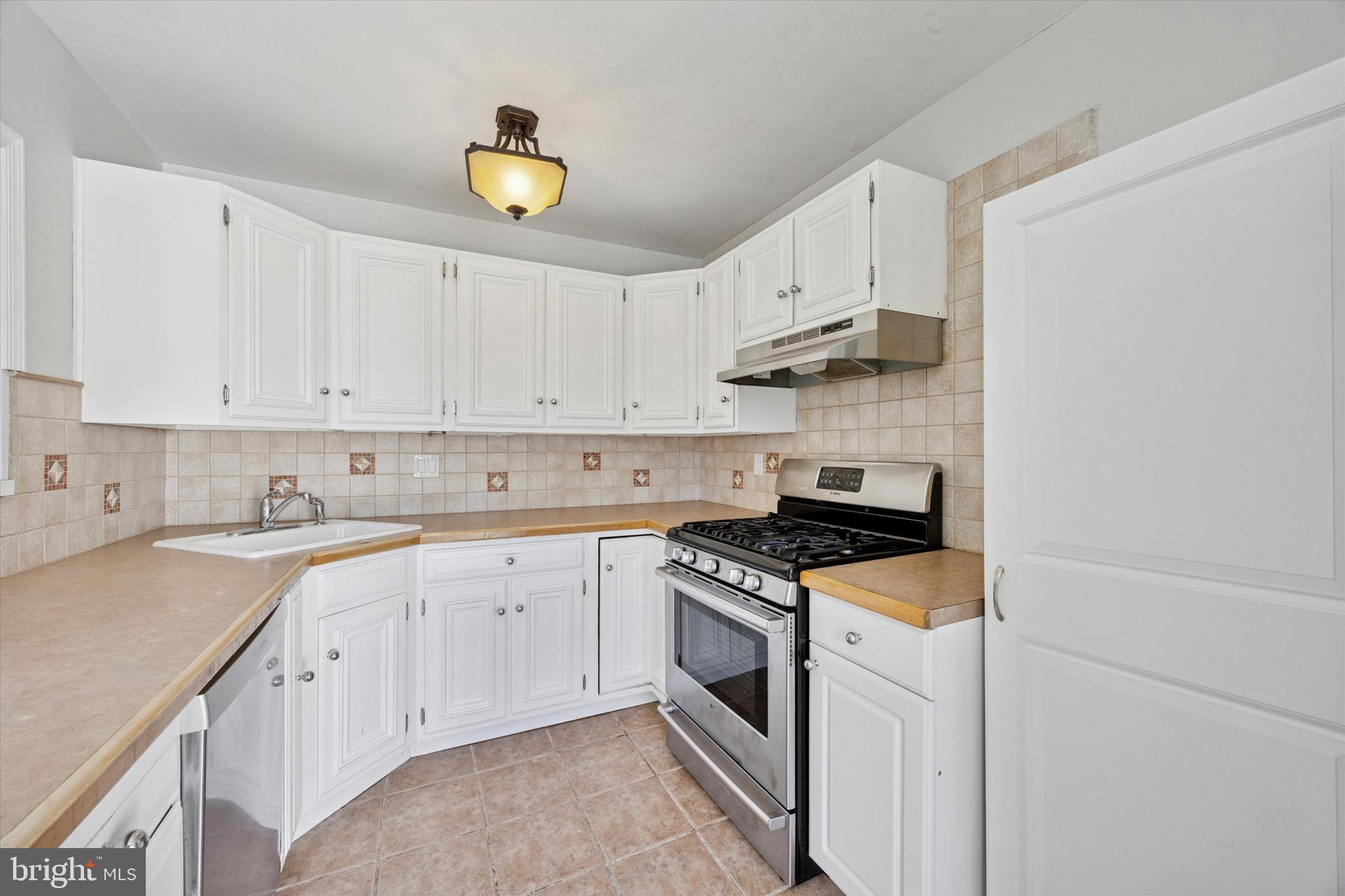 12523 Ramer Road Philadelphia, PA 19154 - Photo 12 of 33