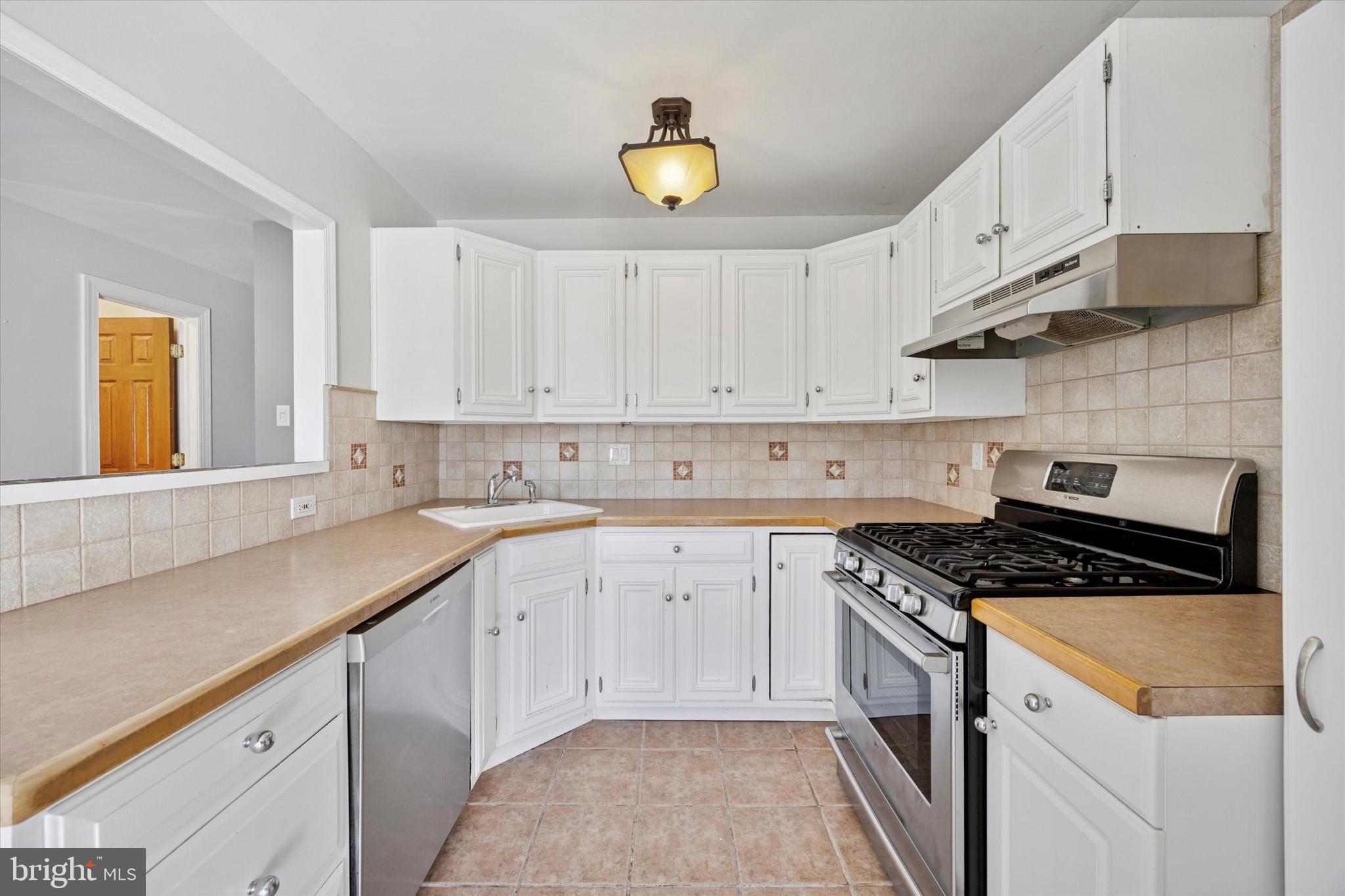 12523 Ramer Road Philadelphia, PA 19154 - Photo 13 of 33