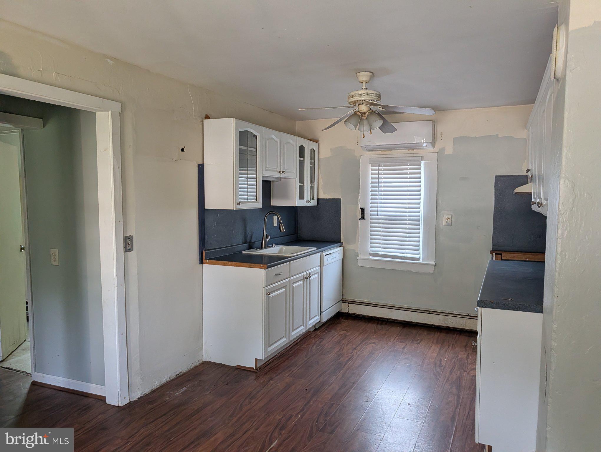 425 Juliustown Pemberton Road Columbus, NJ 08022 - Photo 7 of 26 Kitchen with ceiling fan
