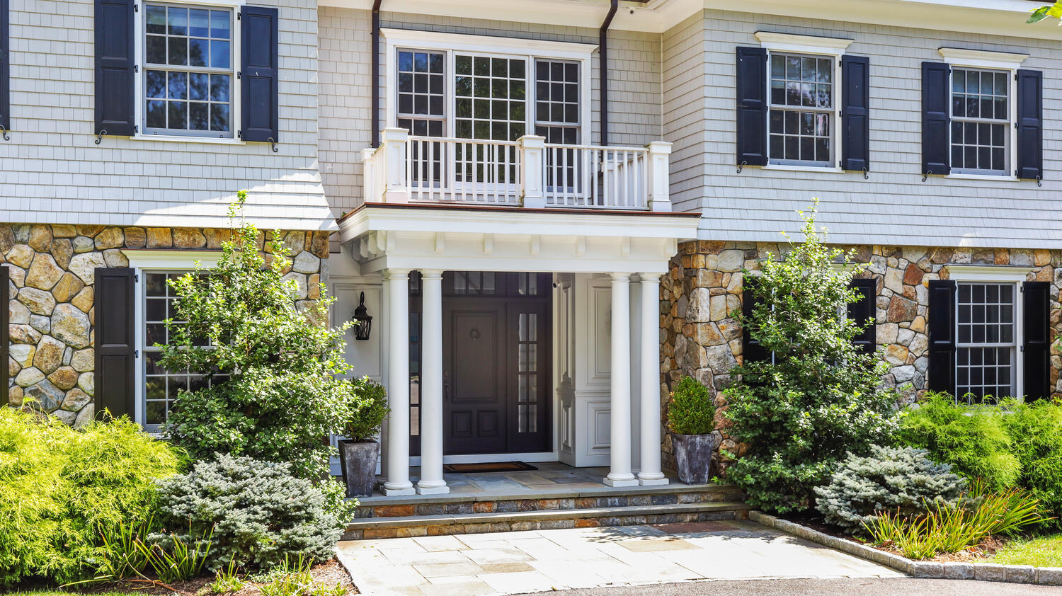 121 Chichester Road New Canaan, CT 06840 - Photo 4 of 42 front view of a house