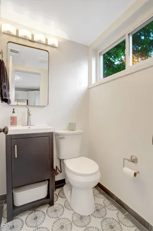 $4,500 | 1316 Commonwealth Avenue, Alexandria, VA 22301