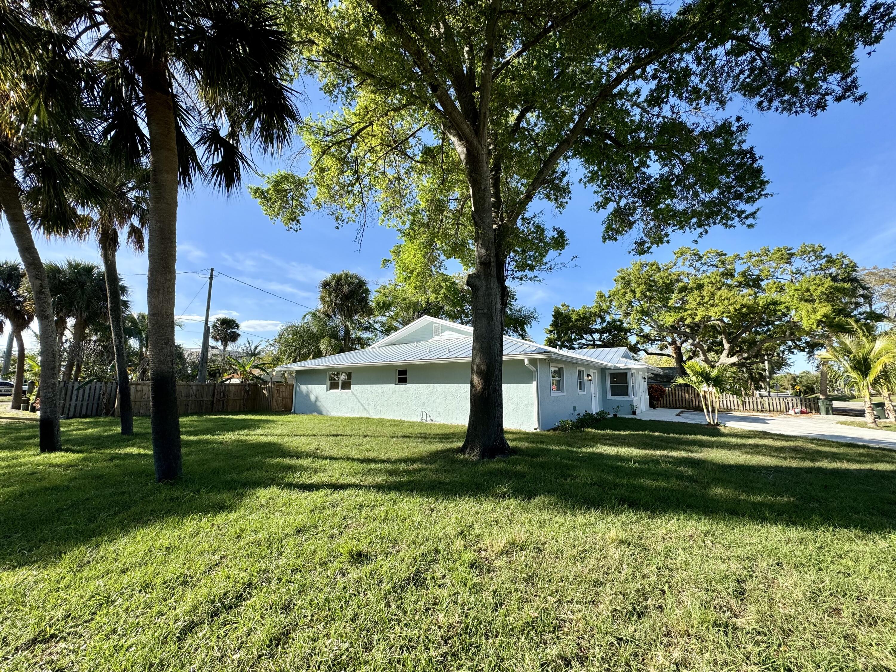 500 Northwest Stuart Avenue Stuart, FL 34994 - Photo 4 of 28 IMG_4448