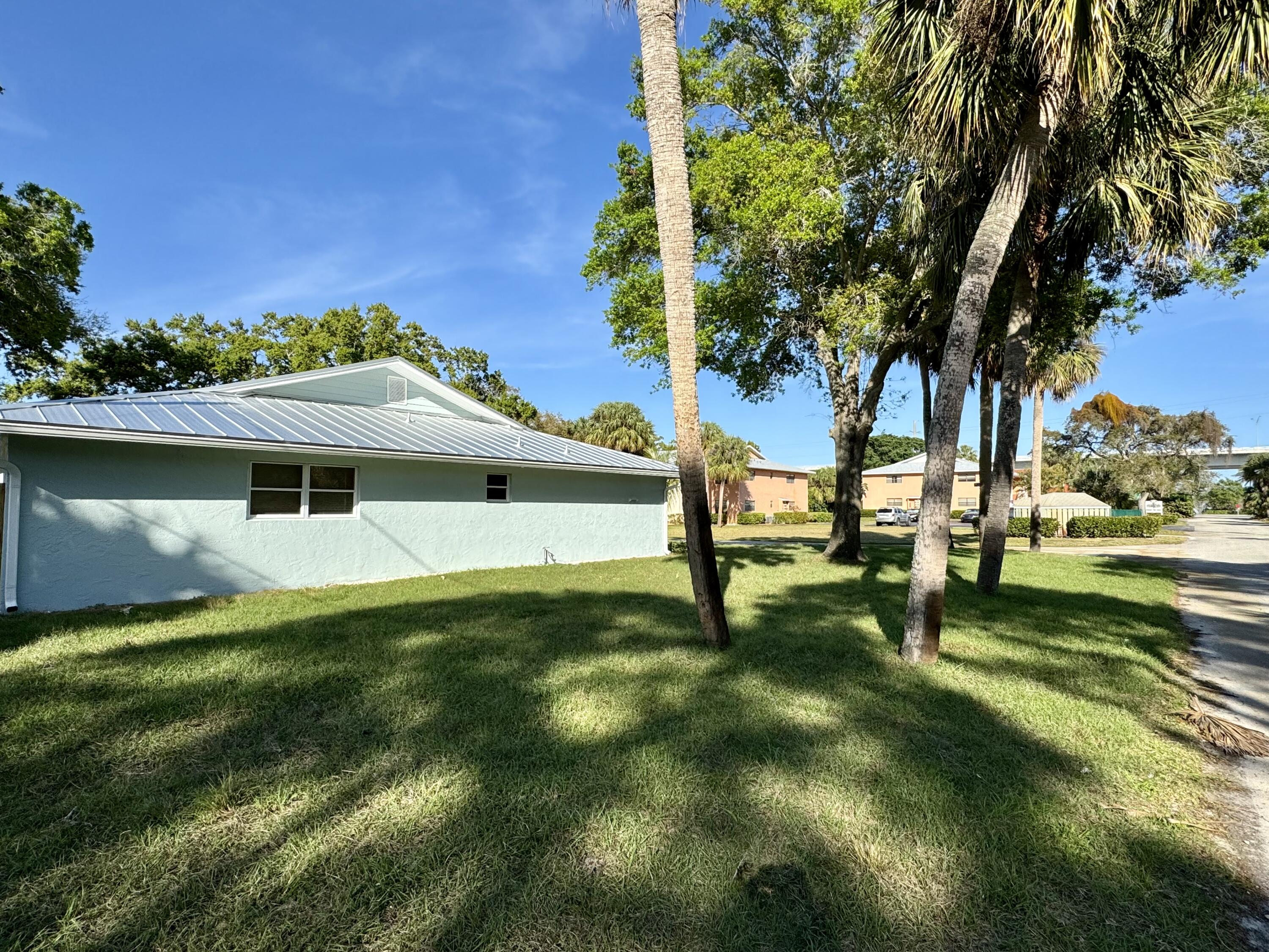 500 Northwest Stuart Avenue Stuart, FL 34994 - Photo 5 of 28 IMG_4451