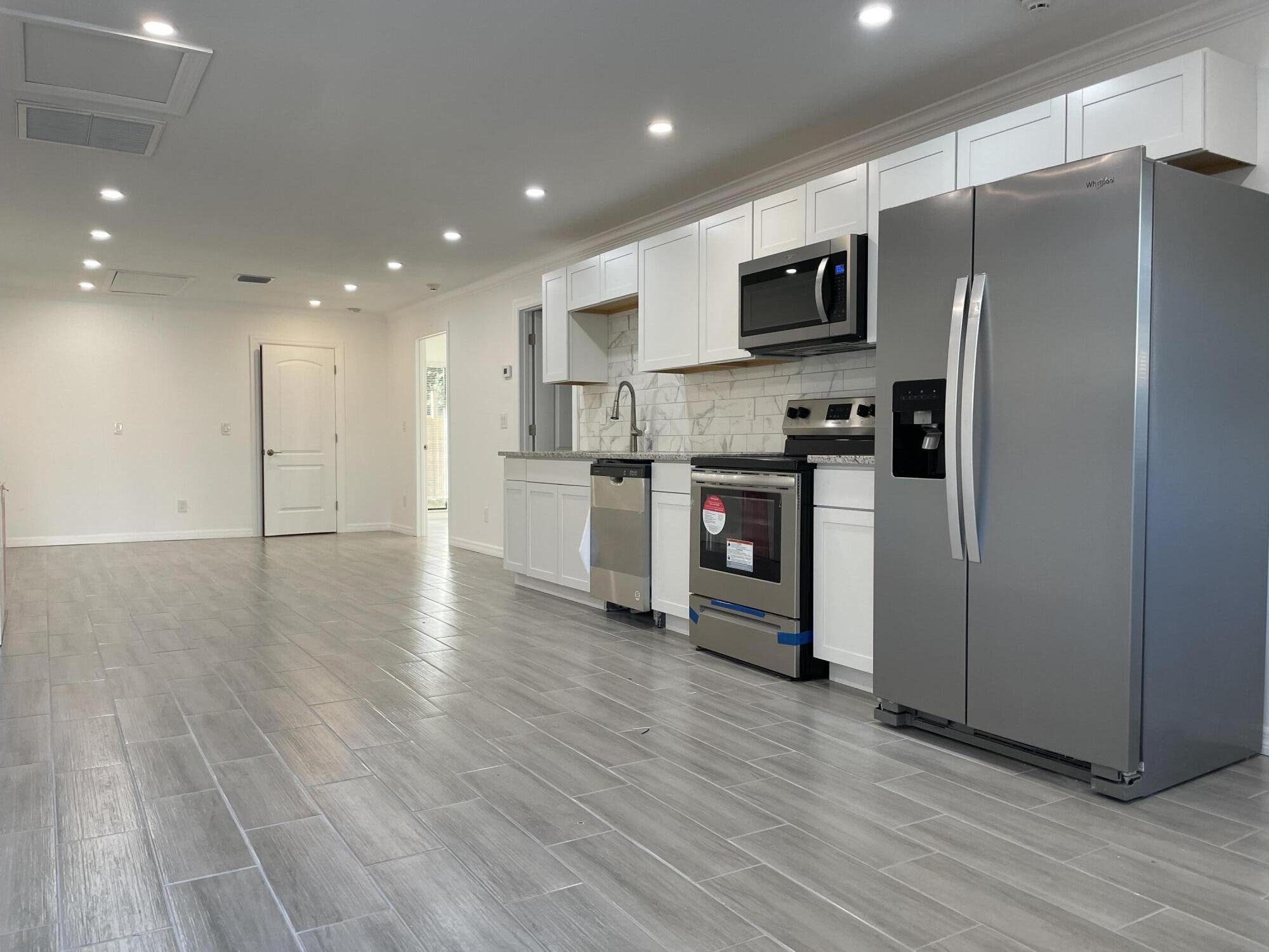 500 Northwest Stuart Avenue Stuart, FL 34994 - Photo 9 of 28 IMG_2735