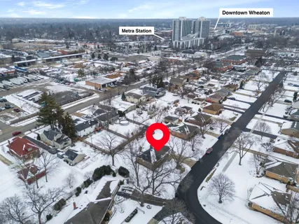 $425,000 | 833 Parkside Drive, Wheaton, IL 60187