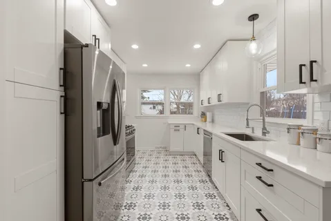 $425,000 | 833 Parkside Drive, Wheaton, IL 60187