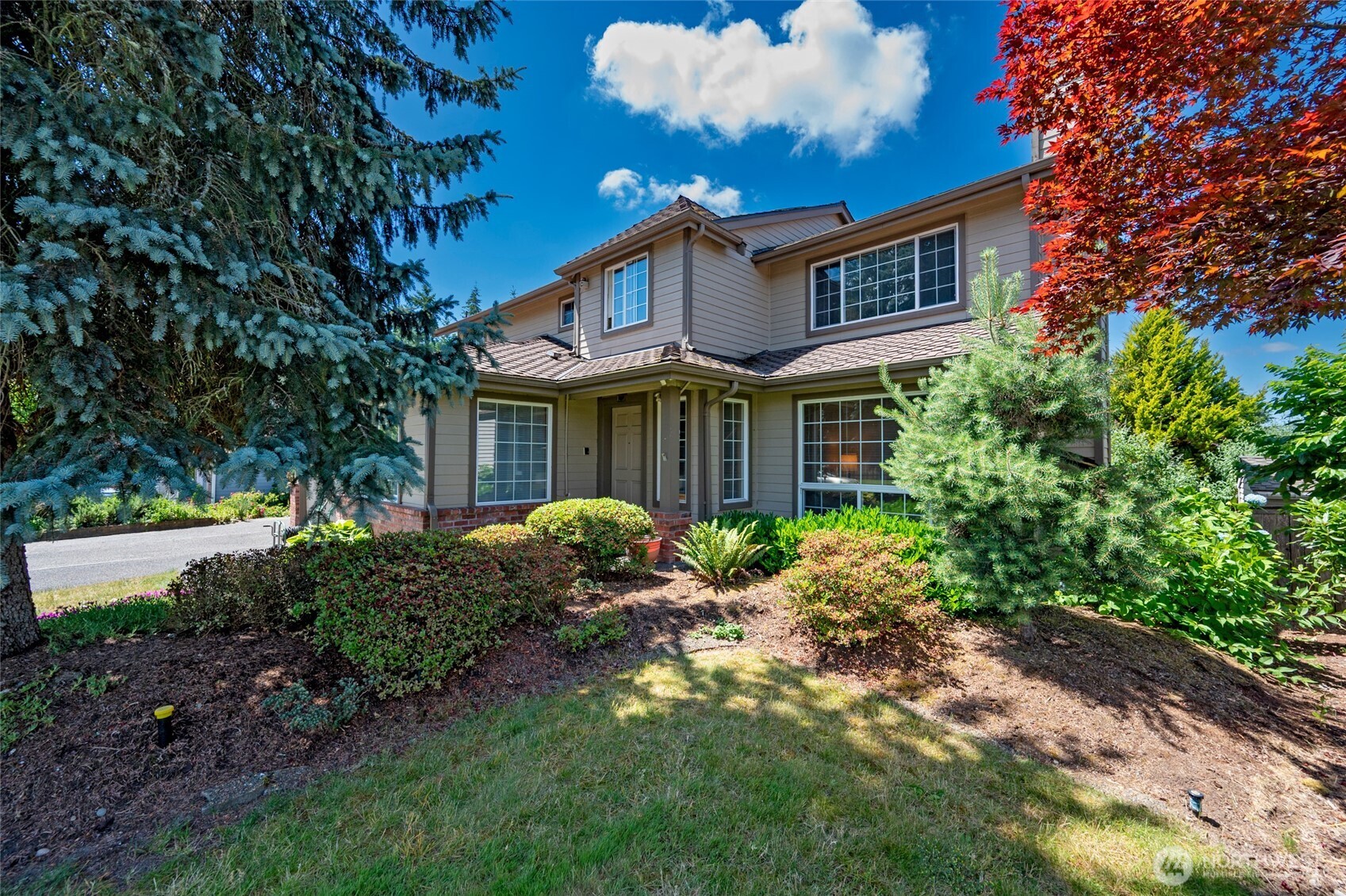1529 Ilwaco Avenue Northeast Renton, WA 98059 - Photo 4 of 40