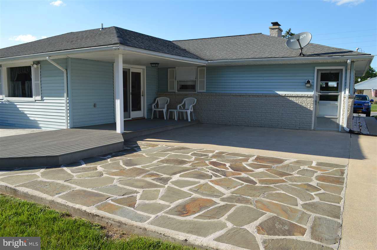 2234 Sycamore Road York, PA 17408 - Photo 4 of 36