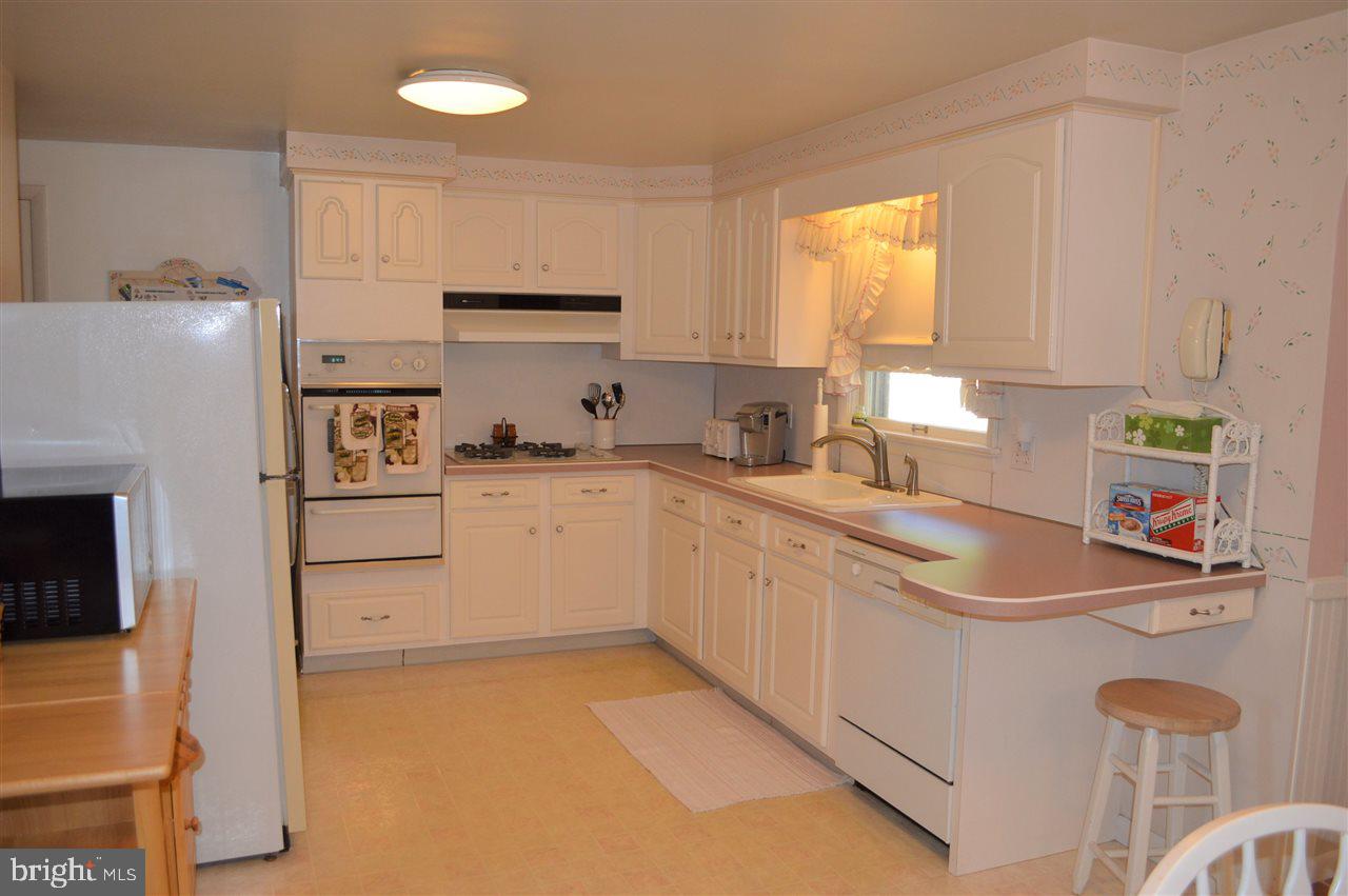 2234 Sycamore Road York, PA 17408 - Photo 5 of 36