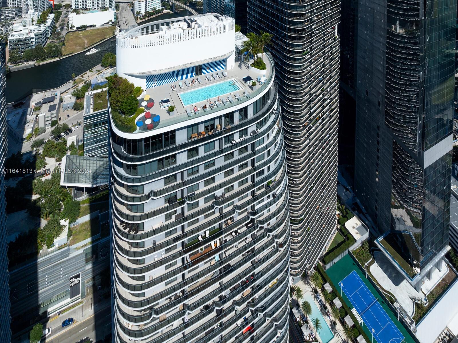 45 Southwest 9th Street, Unit 4403 Miami, FL 33130 - Photo 19 of 21 a close up of a sink