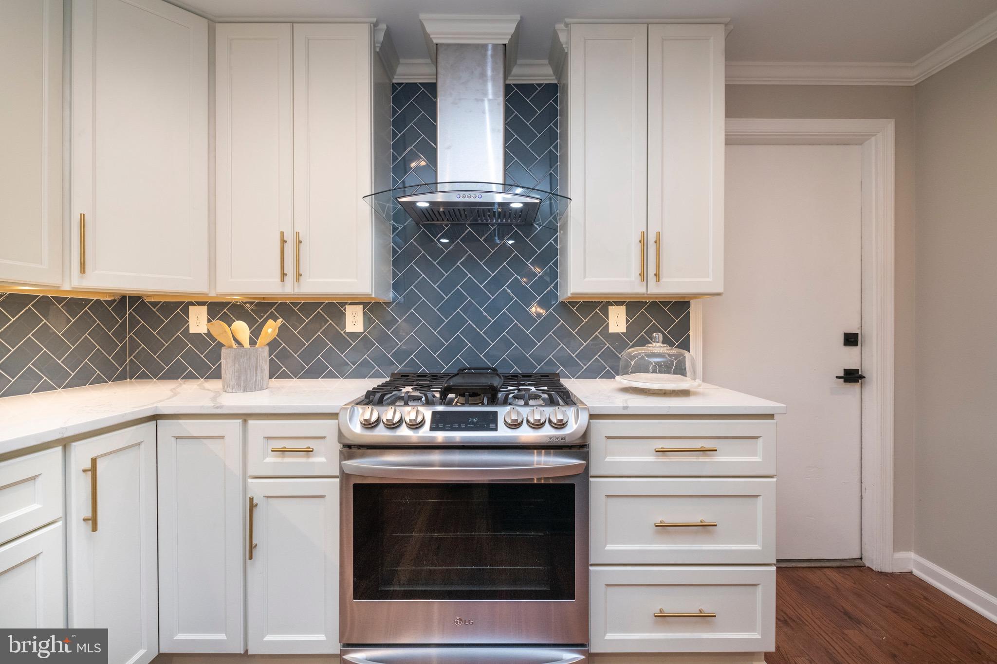2210 Pot Spring Road Lutherville-Timonium, MD 21093 - Photo 12 of 59 5 Burner Range & Custom Herringbone Backsplash